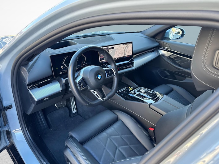 Vehicle image BMW 5 SERIES