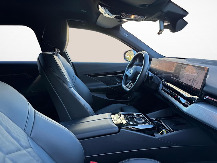 Vehicle image BMW 5 SERIES