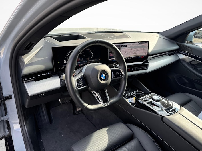 Vehicle image BMW 5 SERIES