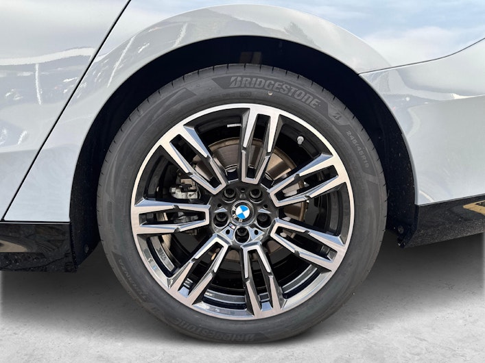 Vehicle image BMW 5 SERIES