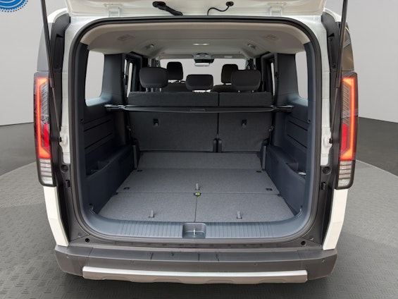 Vehicle image 5 Vehicle image 5