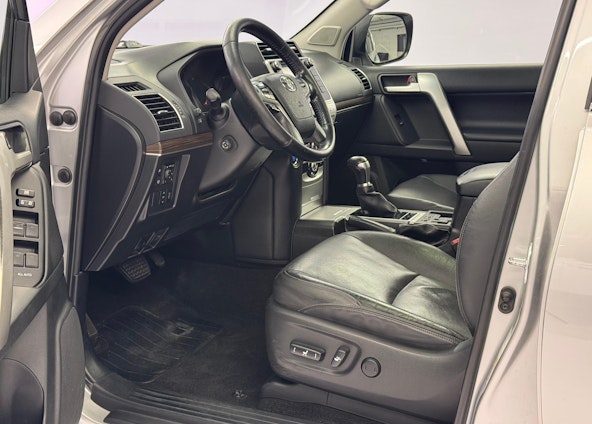 Vehicle image 6 Vehicle image 6