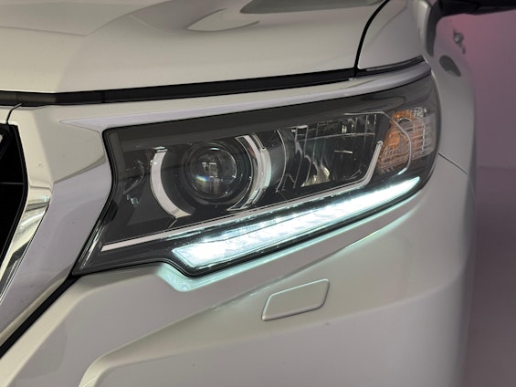 Vehicle image 18 Vehicle image 18