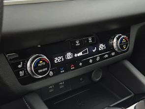 Fahrzeugbild MITSUBISHI Outlander 2.4 PHEV Instyle 4x4