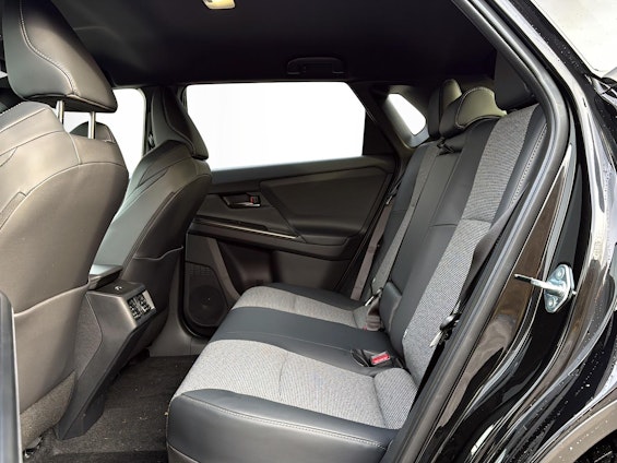 Vehicle image 9 Vehicle image 9