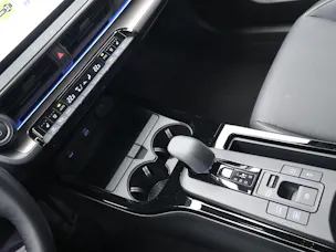 Toyota Prius 2.0 Plug-In-Hybrid Premium /  Jetzt Leasing ab 0.99% oder Cash-Prämie CHF 3'000.00
