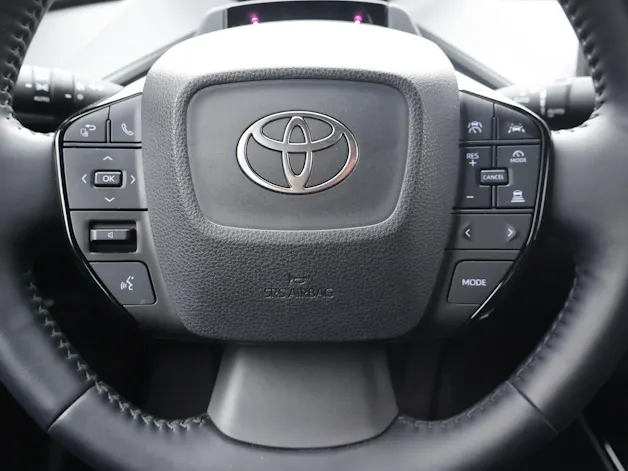Toyota Prius 2.0 Plug-In-Hybrid Premium /  Jetzt Leasing ab 0.99% oder Cash-Prämie CHF 3'000.00