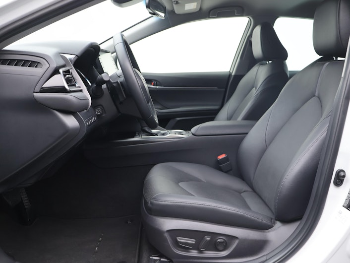 Vehicle image TOYOTA CAMRY