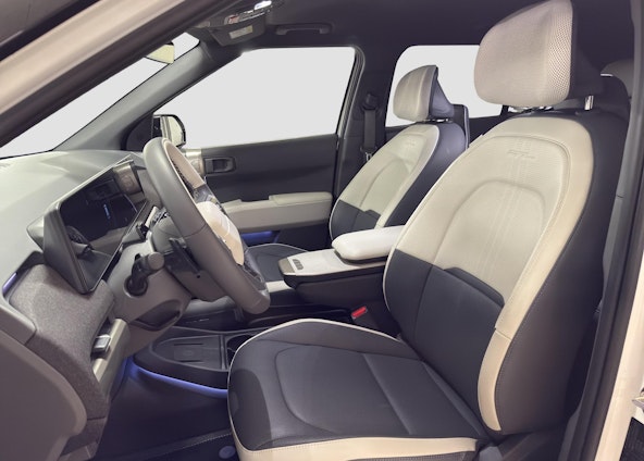 Vehicle image 8 Vehicle image 8