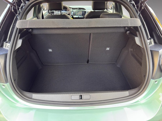 Vehicle image 19 Vehicle image 19