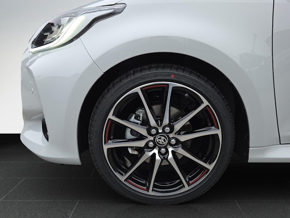 Vehicle image 18 Vehicle image 18