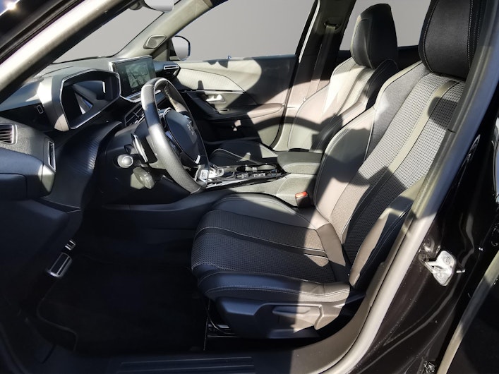 Vehicle image PEUGEOT 2008