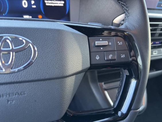 Vehicle image 9 Vehicle image 9