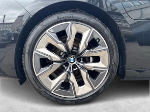 Vehicle image BMW M760e xDrive