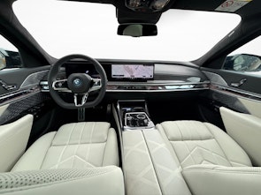 Vehicle image BMW M760e xDrive