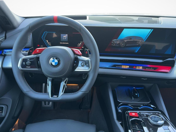 Vehicle image BMW M5