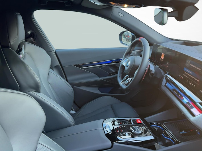 Vehicle image BMW M5