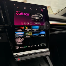 MITSUBISHI ECLIPSE CROSS 7