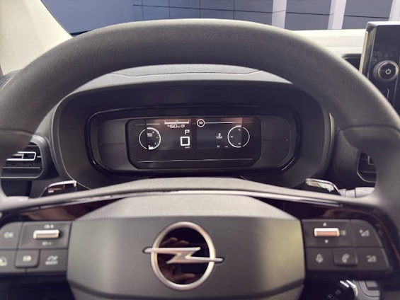 Vehicle image 4 Vehicle image 4