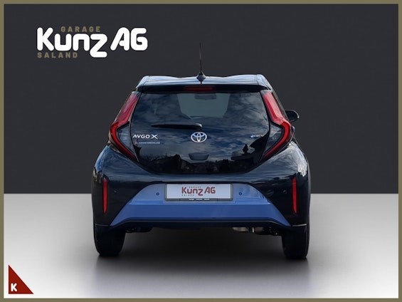 Vehicle image 4 Vehicle image 4