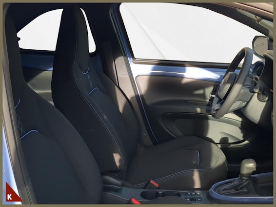 Vehicle image 17 Vehicle image 17