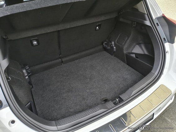 Vehicle image 17 Vehicle image 17