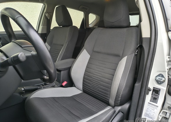 Vehicle image 4 Vehicle image 4