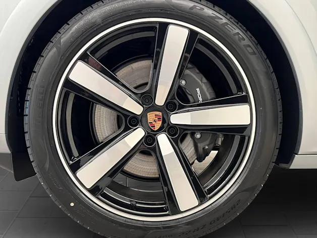 Porsche Cayenne E-Hybrid Black Edition
