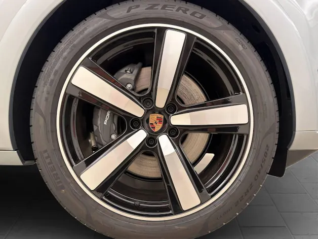 PORSCHE Cayenne E-Hybrid Black Edition
