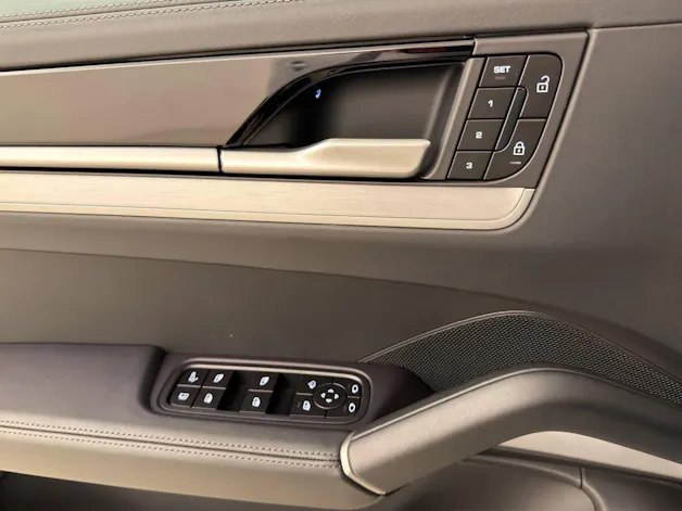 PORSCHE Cayenne E-Hybrid Black Edition