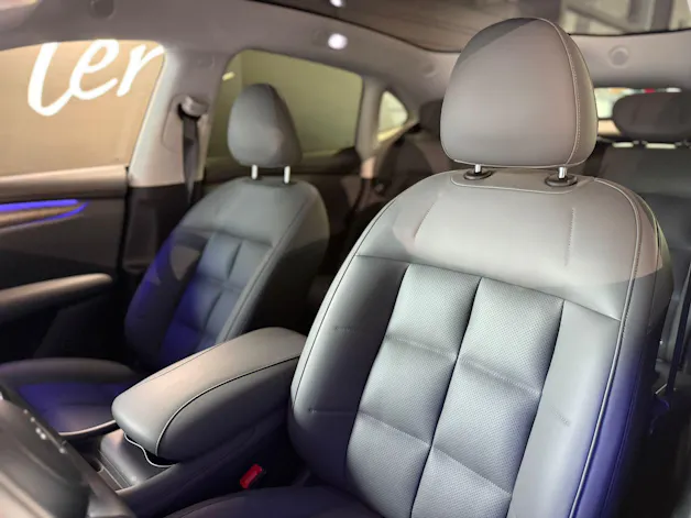 MG IM6 100kWh Performance 21" with active damping control system & air suspension