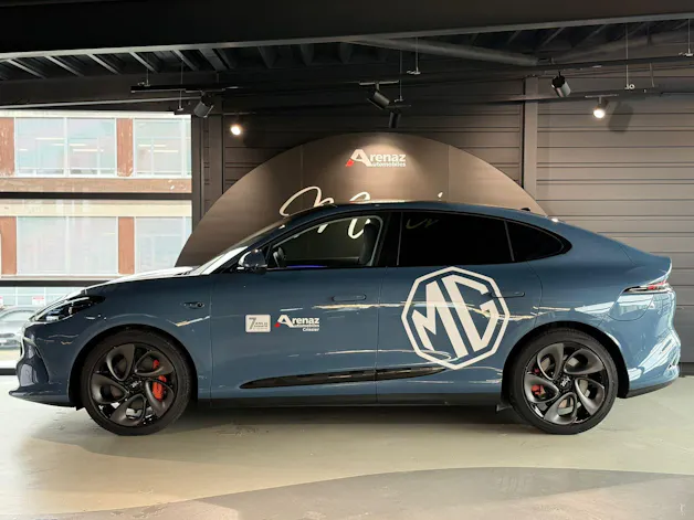 MG IM6 100kWh Performance 21" with active damping control system & air suspension