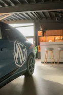 MG IM6 100kWh Performance 21" with active damping control system & air suspension