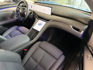 MG IM6 100kWh Performance 21" with active damping control system & air suspension