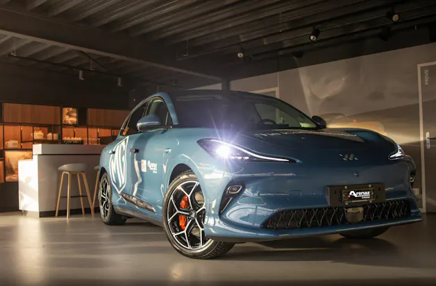 MG IM6 100kWh Performance 21" with active damping control system & air suspension