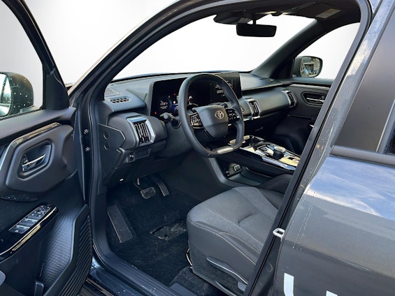 Vehicle image 6 Vehicle image 6