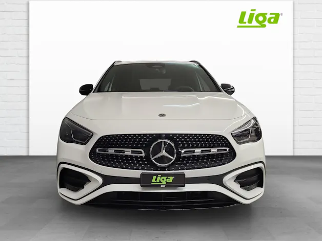 Mercedes-Benz GLA 200 AMG Line Night Star