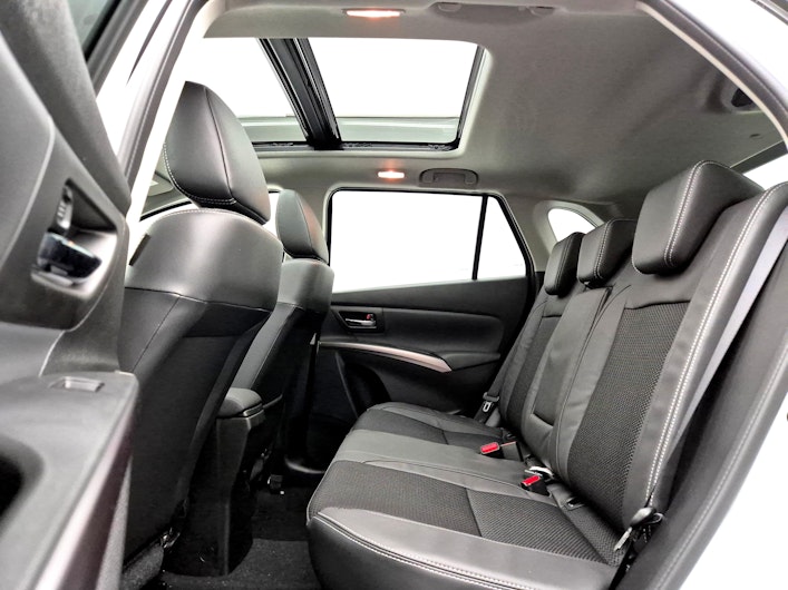 Vehicle image SUZUKI S-CROSS