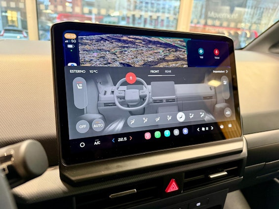 Vehicle image 17 Vehicle image 17