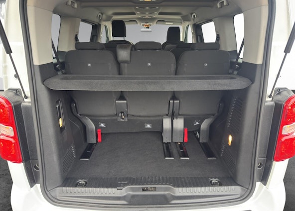 Vehicle image 17 Vehicle image 17