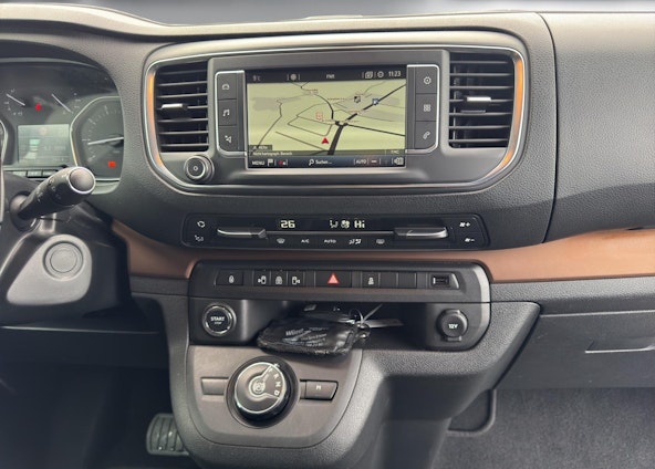 Vehicle image 16 Vehicle image 16