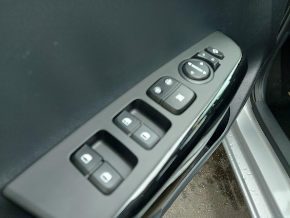 Vehicle image 16 Vehicle image 16