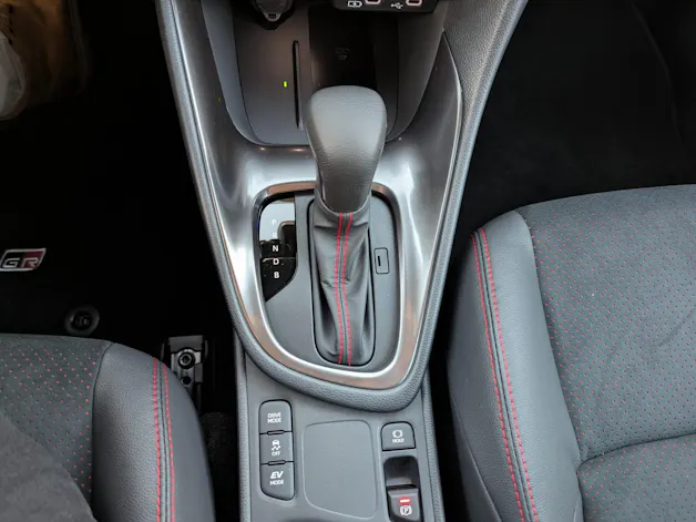 Toyota Yaris 1.5 VVT-i HSD GR Sport