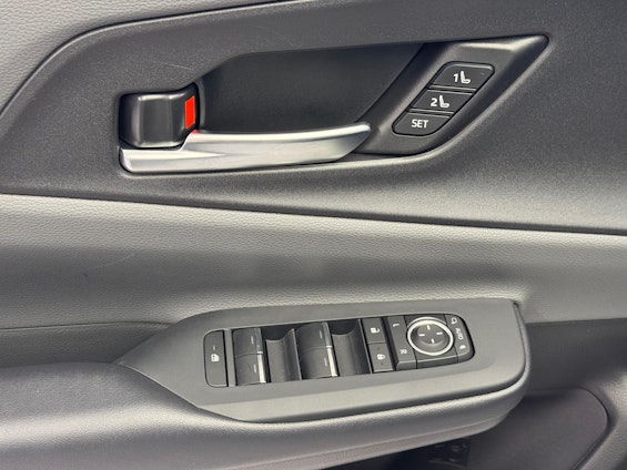 Vehicle image 14 Vehicle image 14