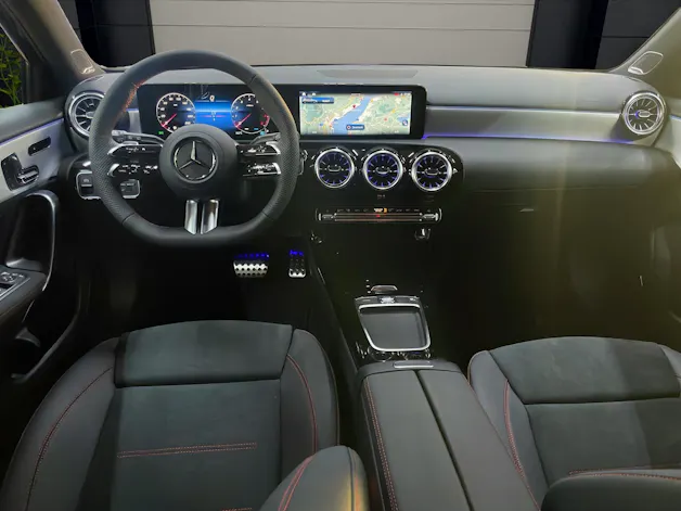 Mercedes-Benz A 220 4MATIC AMG Line