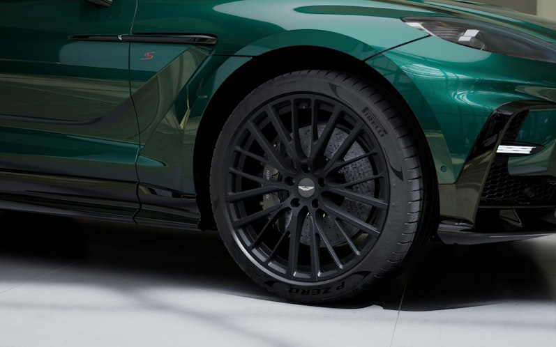 Vehicle image ASTON MARTIN DBX