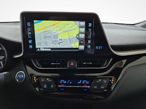 Vehicle image TOYOTA C-HR 1.8 VVTi HSD Premium / ab 3,99% Leasing bei Abschluss einer Protect Autoversicherung