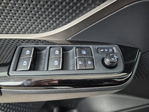 Vehicle image TOYOTA C-HR 1.8 VVTi HSD Premium / ab 3,99% Leasing bei Abschluss einer Protect Autoversicherung