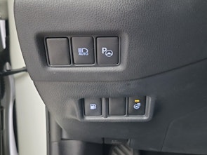 Vehicle image TOYOTA C-HR 1.8 VVTi HSD Premium / ab 3,99% Leasing bei Abschluss einer Protect Autoversicherung