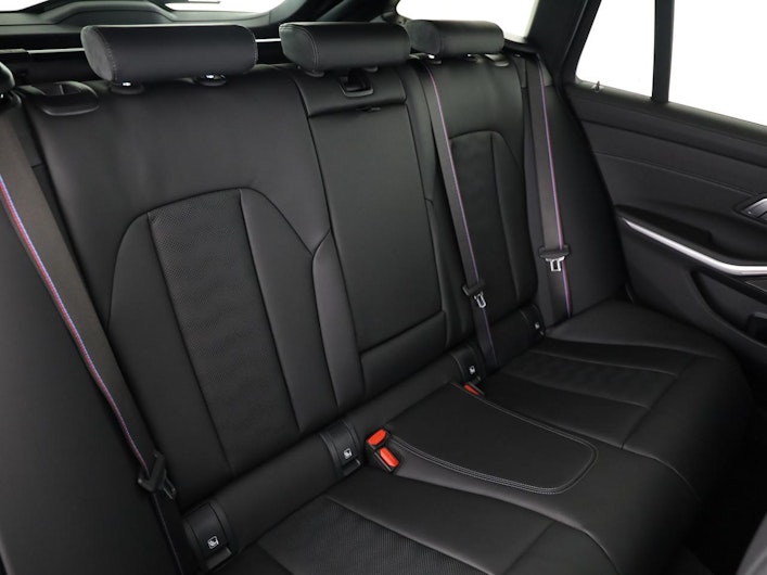 Vehicle image BMW 3 SERIES